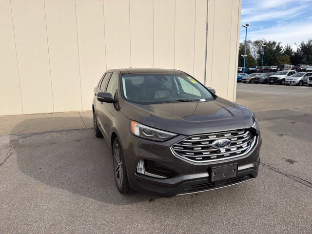 Used 2019 Ford Edge Titanium w/ Equipment Group 301A FWD image 2