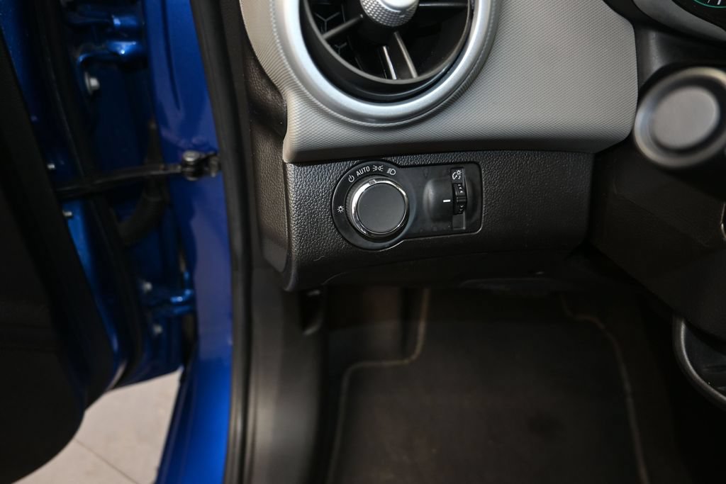 Used 2018 Chevrolet Sonic LT FWD image 12