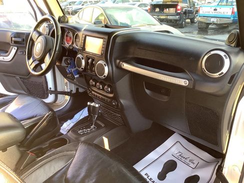 Used 2013 Jeep Wrangler Sahara w/ Connectivity Group image 27