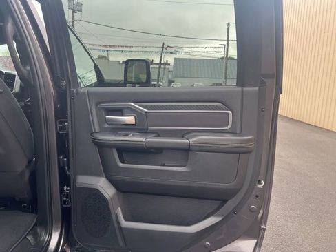 Used 2025 RAM 2500 Big Horn AWD/4WD image 32