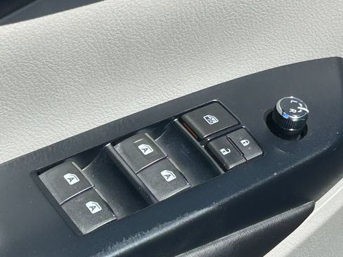 Used 2017 Toyota Highlander Limited w/ Carpet Mat Package AWD/4WD image 29
