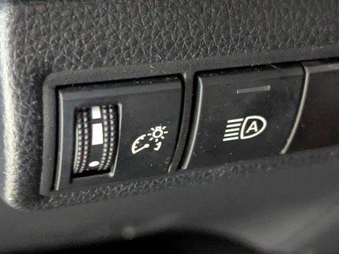 Used 2022 Toyota Corolla LE image 17