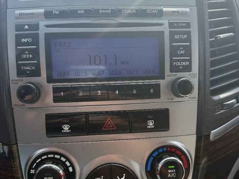 Used 2010 Hyundai Santa Fe GLS FWD image 16