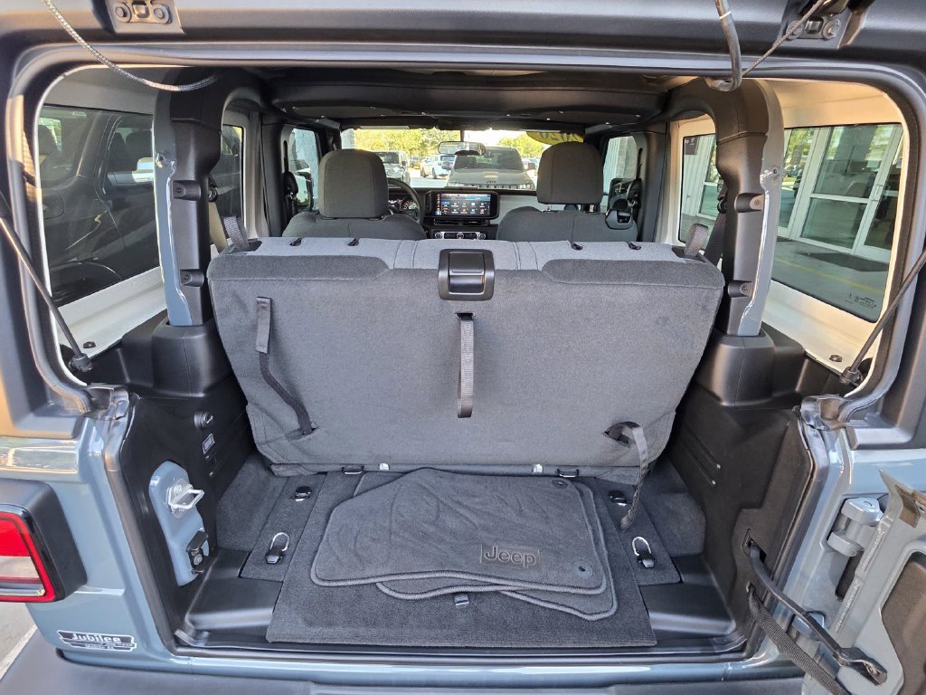 Used 2026 Jeep Wrangler Sport AWD/4WD image 11