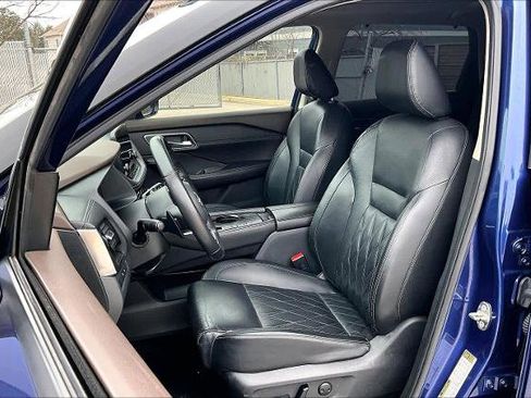 Certified 2022 Nissan Rogue Platinum w/ Head-Up Display Package image 8