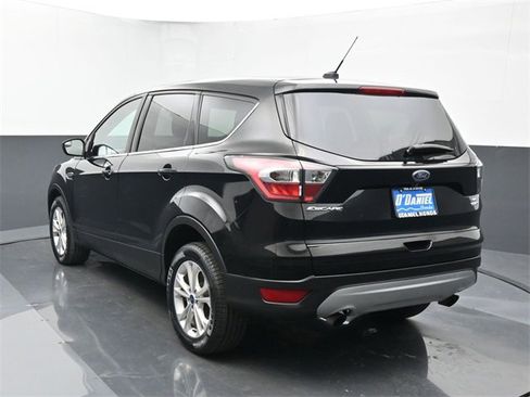 Used 2017 Ford Escape SE image 3