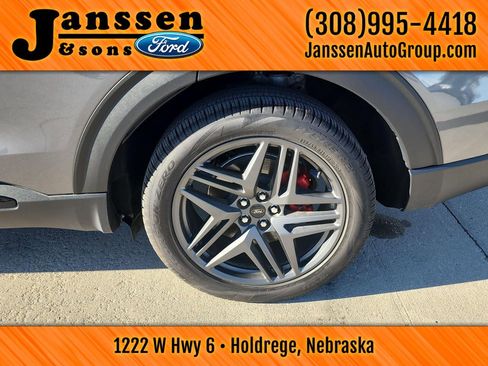 Used 2025 Ford Explorer ST-Line w/ Premium Package image 17