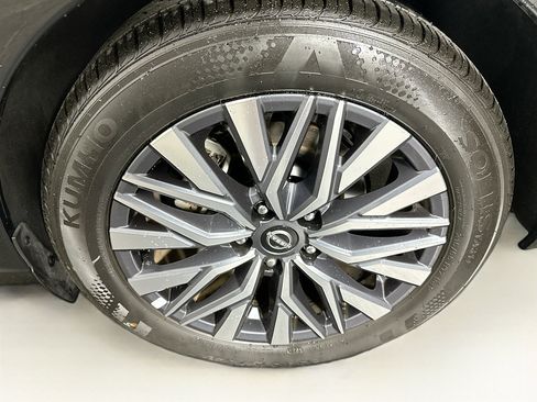 Used 2025 Nissan Altima 2.5 SV FWD image 11