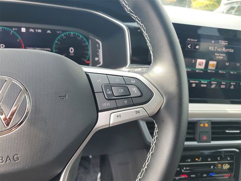 Used 2025 Volkswagen Taos SEL image 29