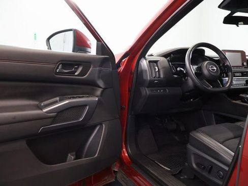 Used 2025 Nissan Pathfinder Rock Creek AWD/4WD image 10