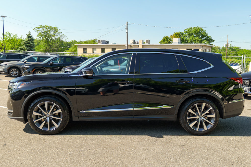 Used 2025 Acura MDX w/ Technology Package AWD/4WD image 4