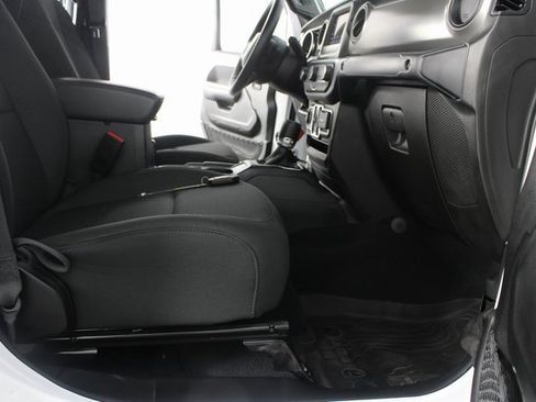 Used 2022 Jeep Gladiator Willys image 20