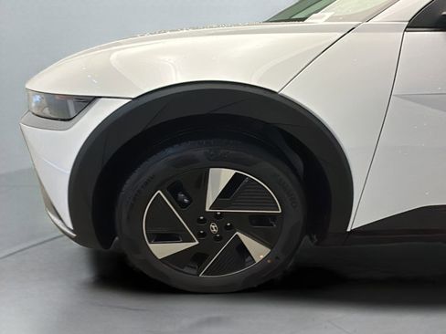 New 2026 Hyundai Ioniq 5 SEL image 3