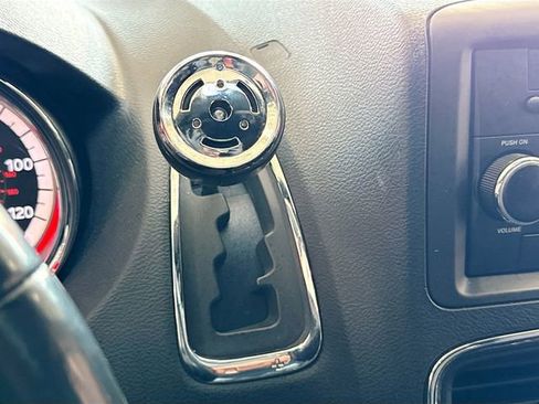 Used 2015 Dodge Grand Caravan SXT image 16