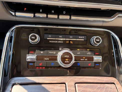 Used 2023 Lincoln Navigator Reserve AWD/4WD image 18