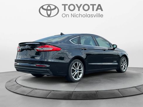 Used 2019 Ford Fusion Titanium FWD image 5