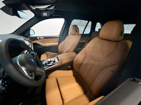 New 2026 BMW X5 xDrive50e w/ Executive Package image 3