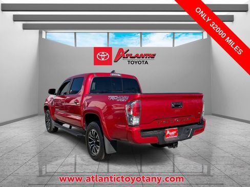 Used 2022 Toyota Tacoma TRD Sport w/ Technology Package image 5