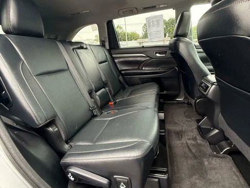 Used 2017 Toyota Highlander Limited image 14