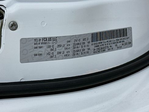 Used 2018 Chrysler Pacifica Touring-L w/ Premium Audio Group image 12