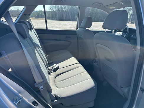 Used 2009 Kia Rondo LX image 21