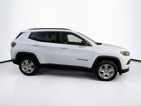 Used 2022 Jeep Compass Latitude image 4