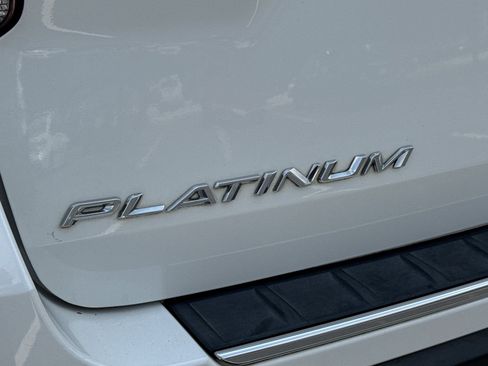 Used 2020 Ford Explorer Platinum w/ Premium Technology Package AWD/4WD image 7