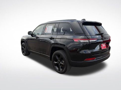 Used 2023 Jeep Grand Cherokee Altitude AWD/4WD image 4