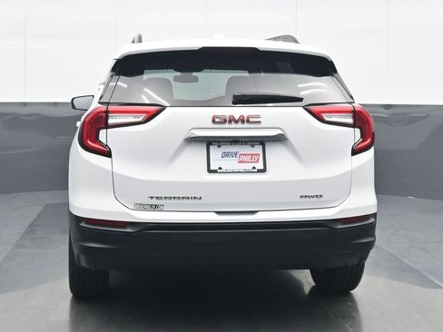Used 2023 GMC Terrain SLE w/ Driver Convenience Package image 5