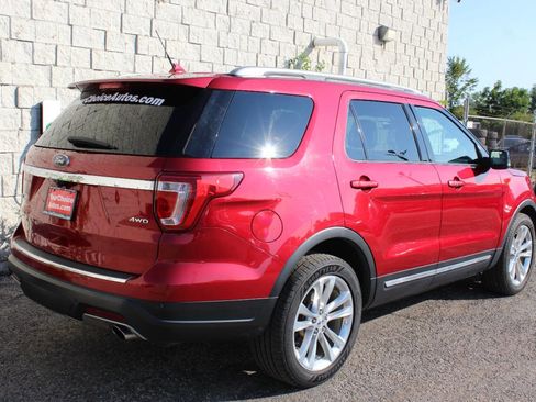 Used 2018 Ford Explorer XLT w/ Equipment Group 202A image 5