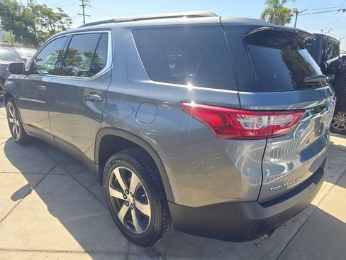 Used 2021 Chevrolet Traverse LT w/ LT Premium Package AWD/4WD image 4