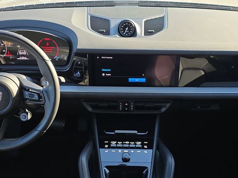 Certified 2025 Porsche Cayenne Coupe image 22