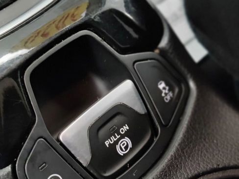 Used 2020 Jeep Compass Latitude image 18