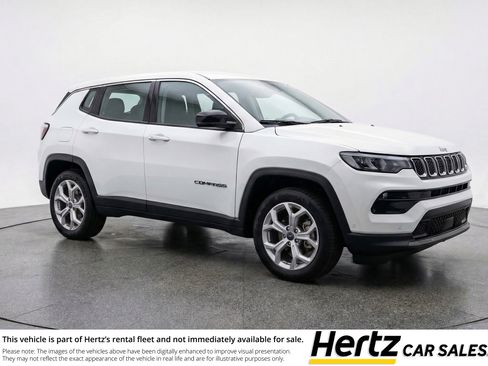 Used 2025 Jeep Compass Latitude image 1
