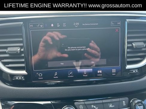 Used 2024 Chrysler Pacifica Touring-L FWD image 27