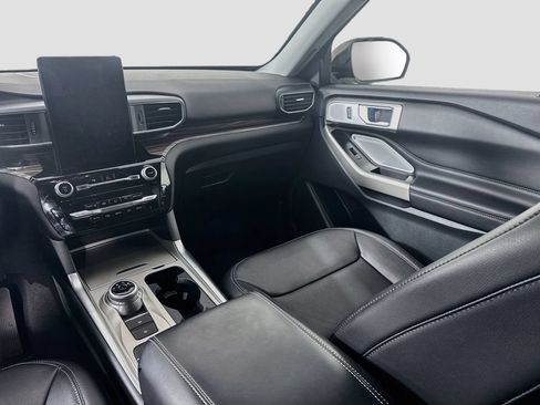 Used 2024 Ford Explorer Limited w/ Limited Technology Package RWD image 24
