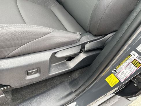 Certified 2025 Toyota Tacoma SR image 14