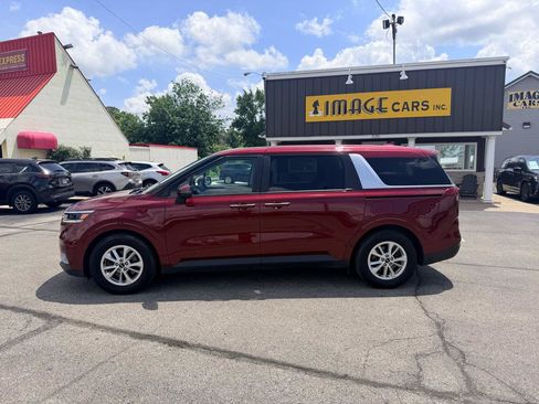 Used 2022 Kia Carnival LX FWD image 12