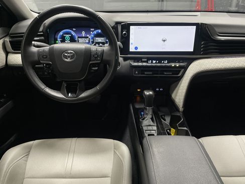 Used 2025 Toyota Camry XLE FWD image 30