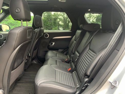 Certified 2023 Land Rover Discovery S R-Dynamic image 16