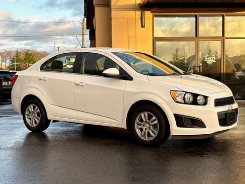 Used 2016 Chevrolet Sonic LT image 1