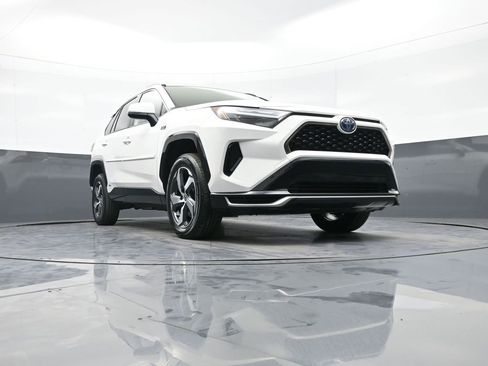Certified 2023 Toyota RAV4 SE image 29