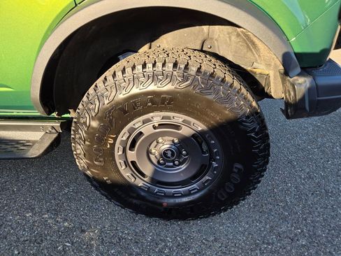 Used 2025 Ford Bronco Badlands image 8