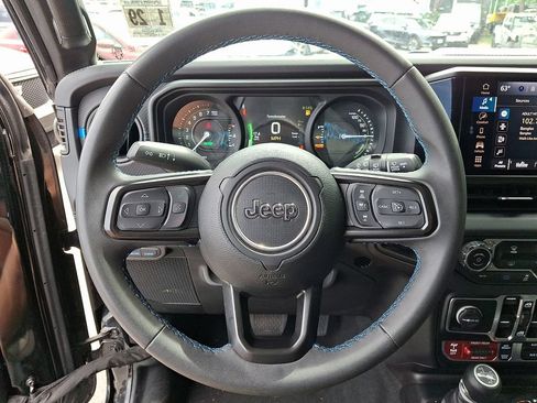 Used 2024 Jeep Wrangler Unlimited Rubicon 4xe AWD/4WD image 16