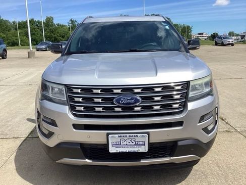 Used 2017 Ford Explorer XLT w/ Equipment Group 202A AWD/4WD image 3