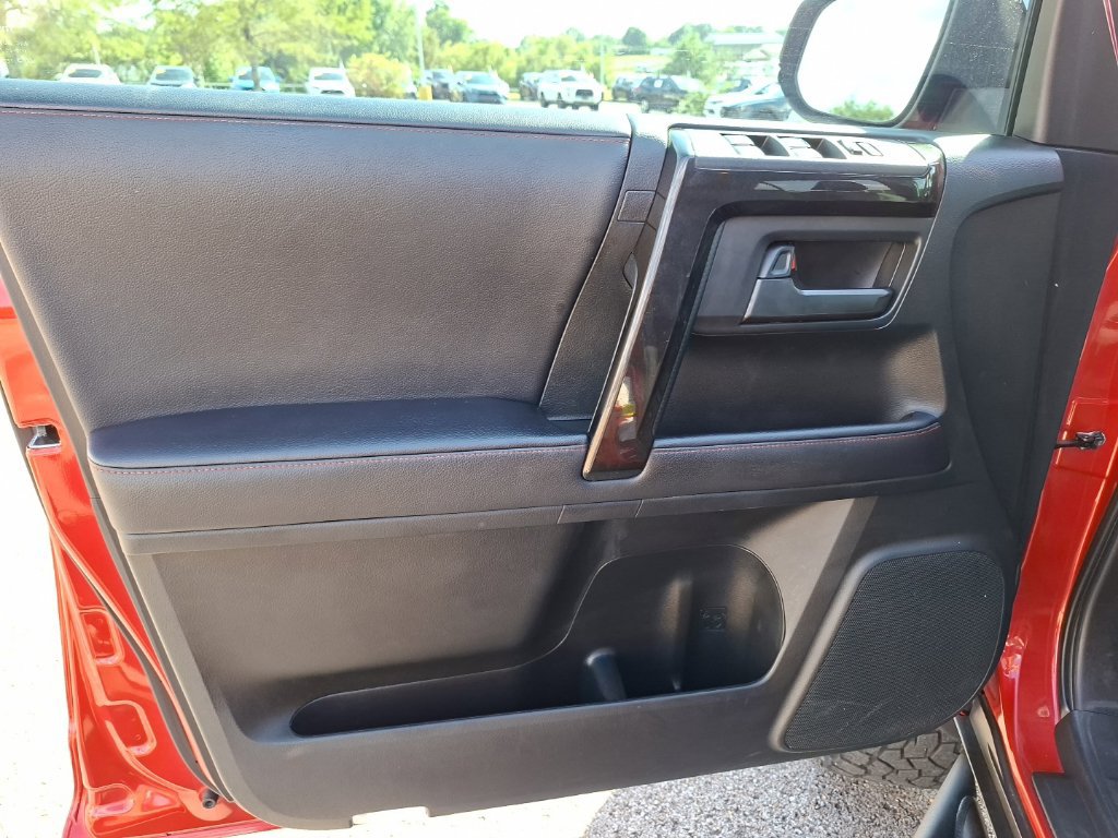 Used 2021 Toyota 4Runner Venture w/ Moonroof Package AWD/4WD image 11