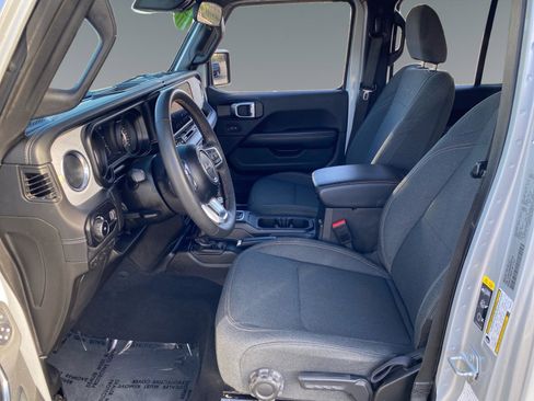 Used 2024 Jeep Wrangler Sahara image 9