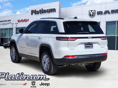 New 2026 Jeep Grand Cherokee Laredo image 4