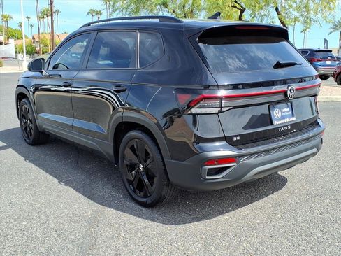 Certified 2025 Volkswagen Taos SE image 5