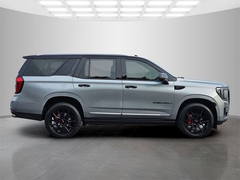 Used 2024 GMC Yukon Denali image 7